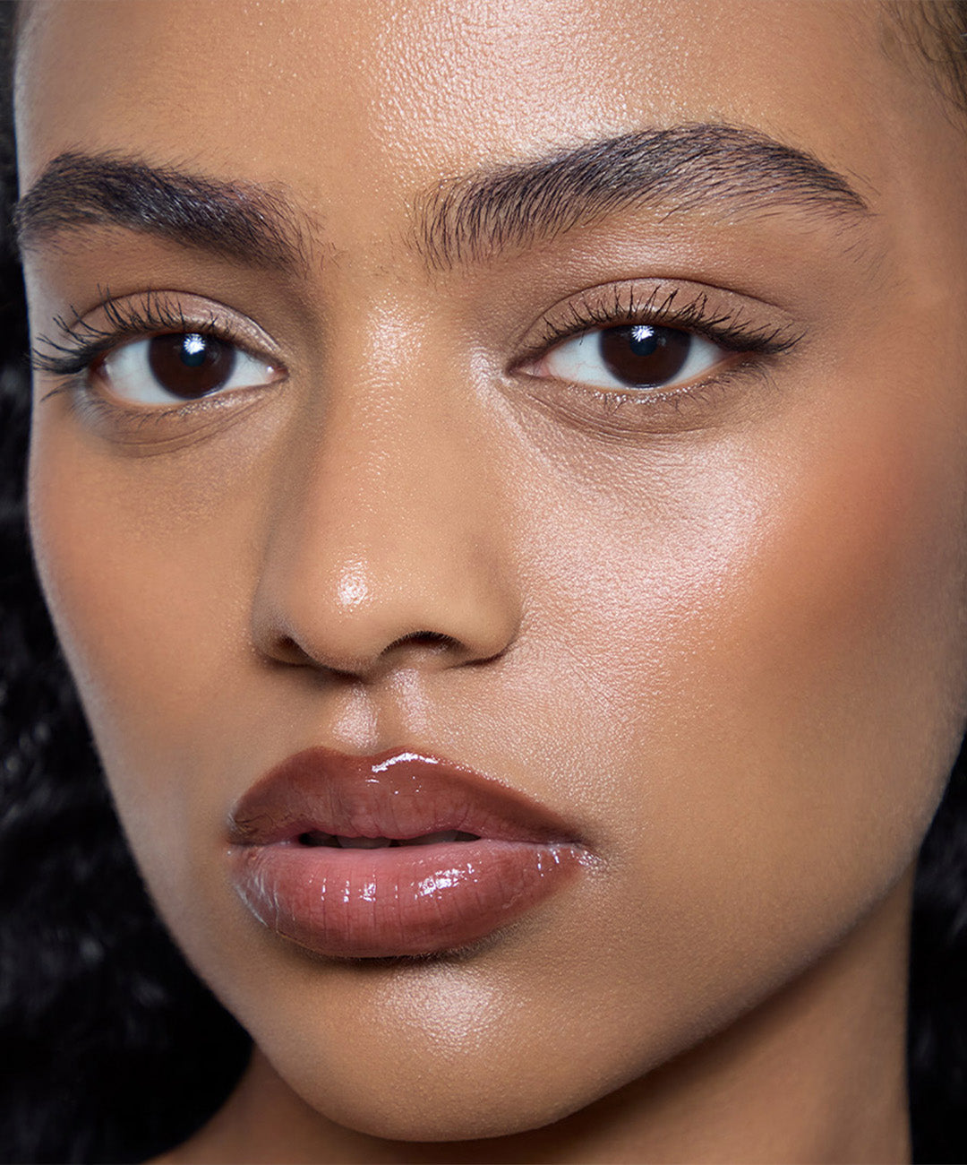 | desc: Manar wears Lip Sculpt + Lip Gloss in Suede
