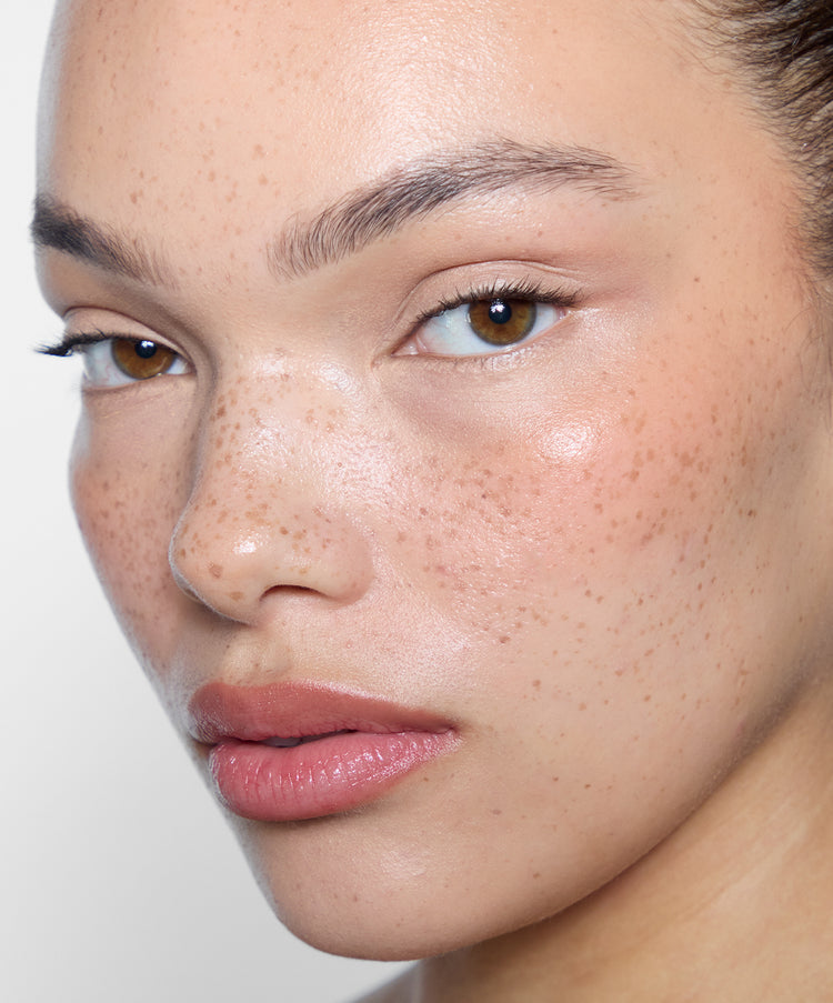 Laura wears Brow Pencil in Espresso