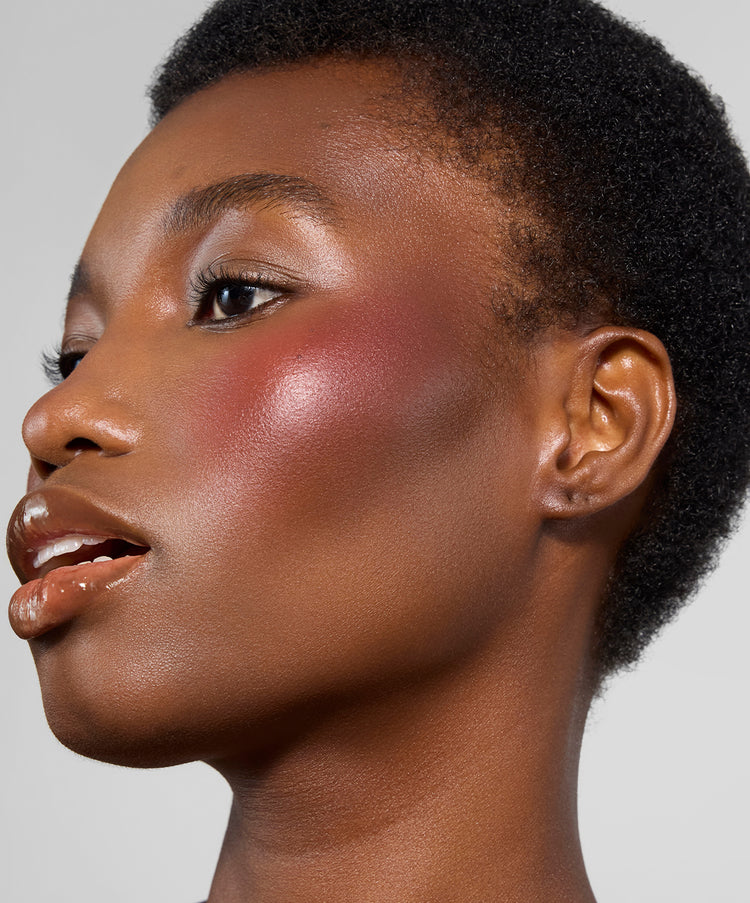 Elisabeth wears shade Plum