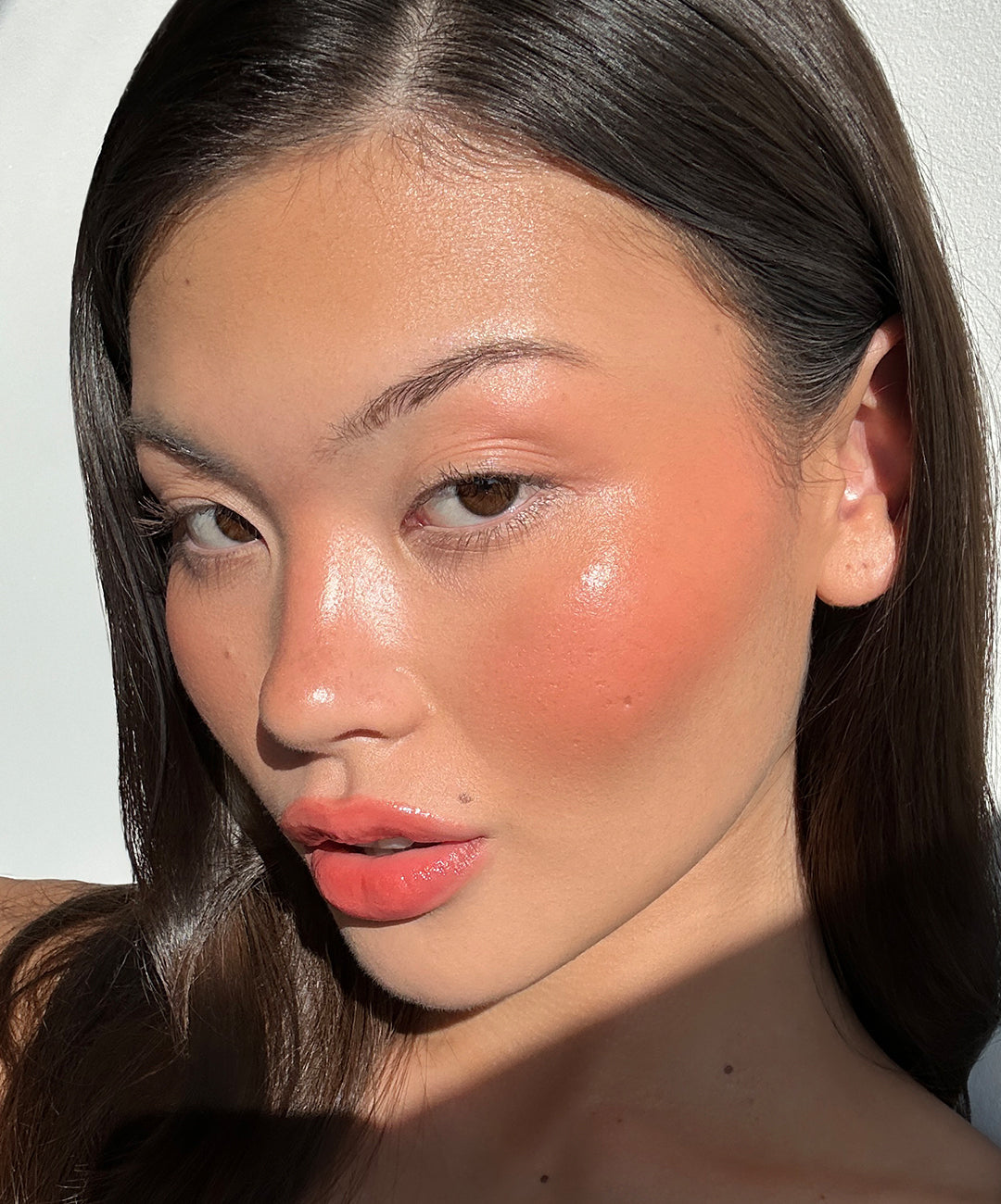 | desc: | text: light Tuti wears shade Papaya