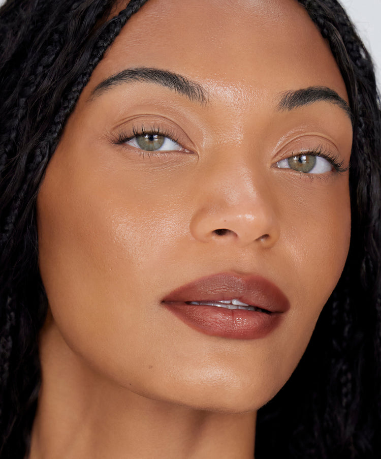 Grace wears Blur Liner in shade Clay