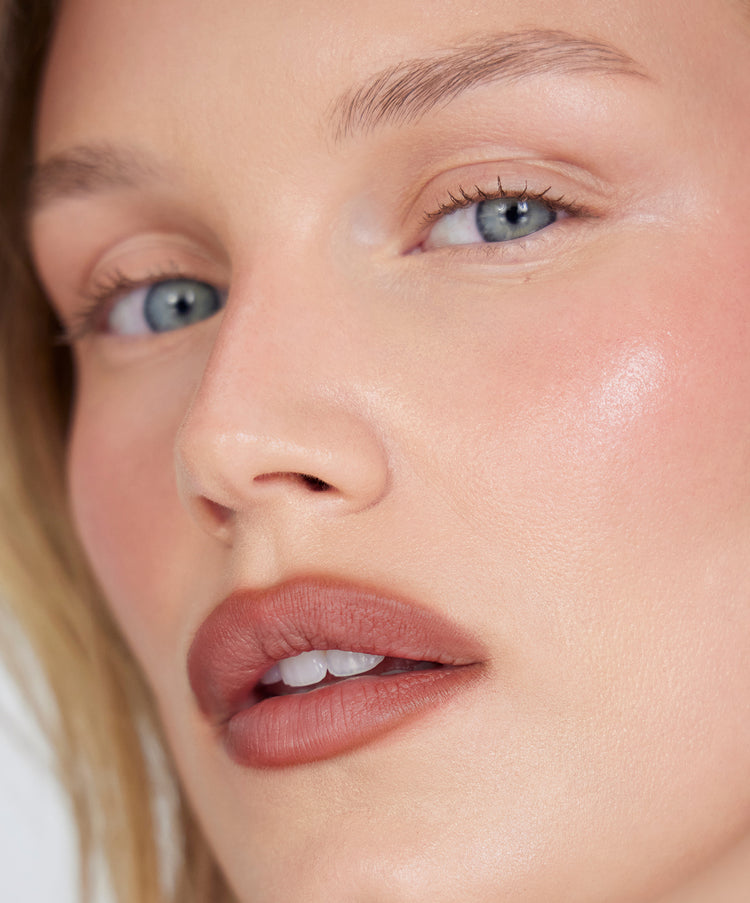 Scarlet wears Blur Liner in shade Clay