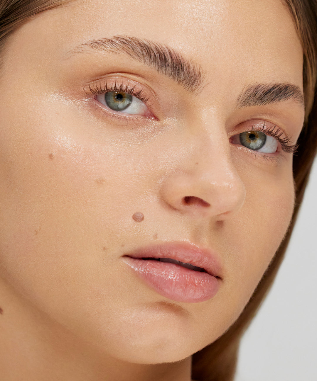 | desc:  Zoe wears shade 150 N