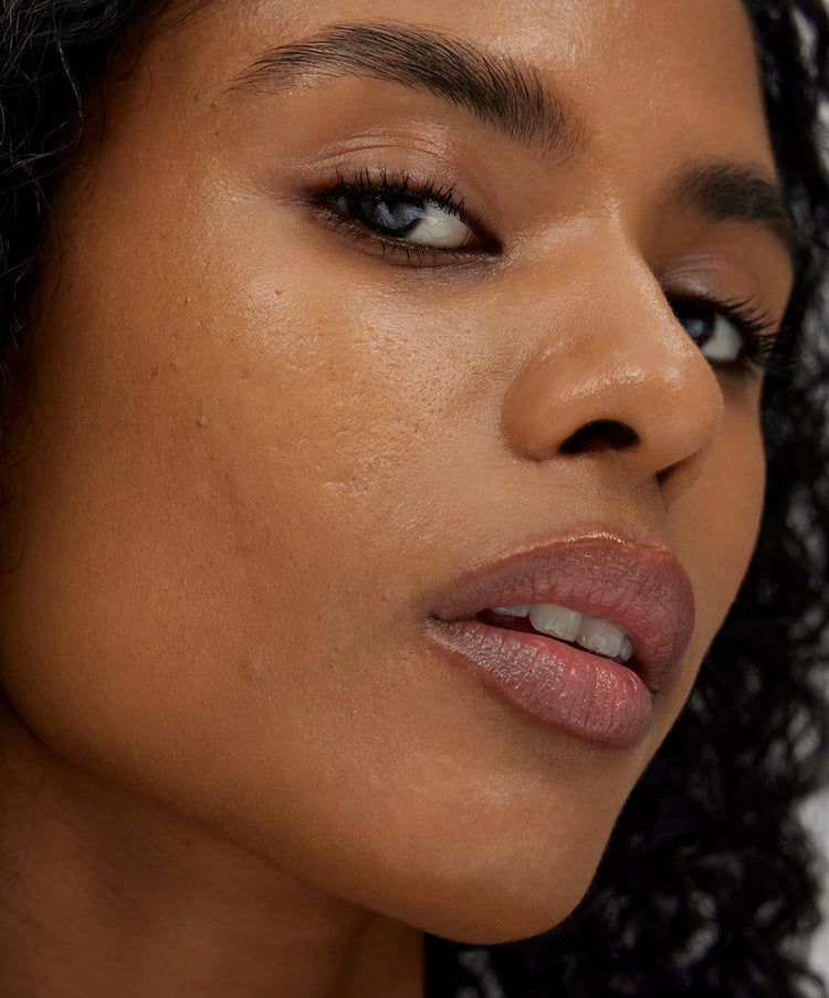 Athena wears shade 190 W