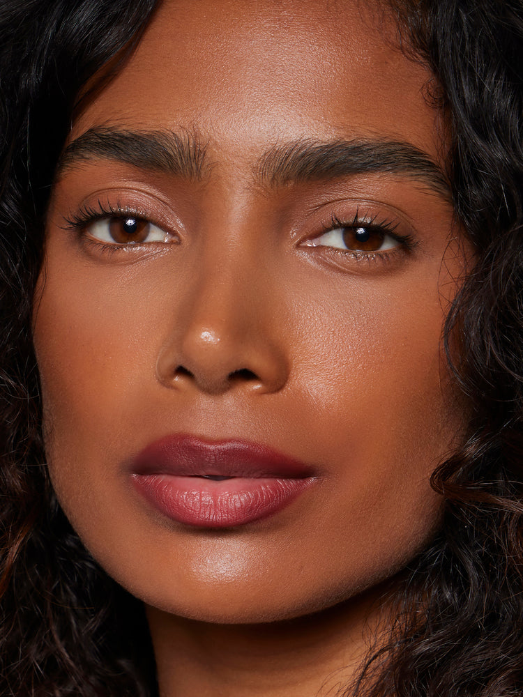 Karina wears Blur Liner in shade Berry