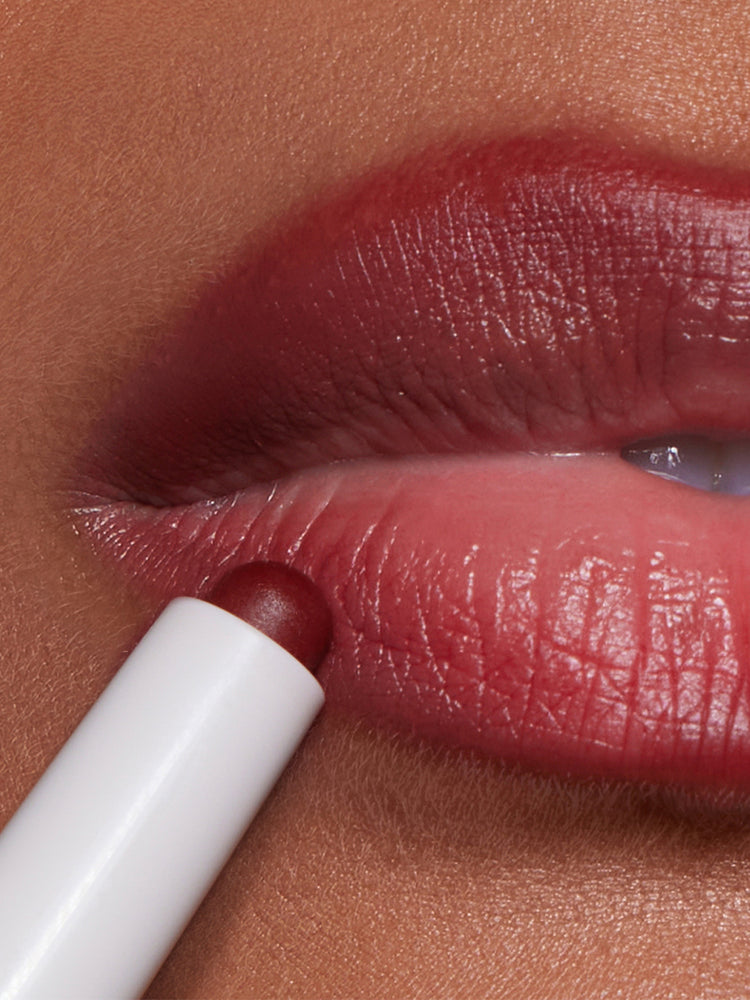 Blur Liner in shade Berry