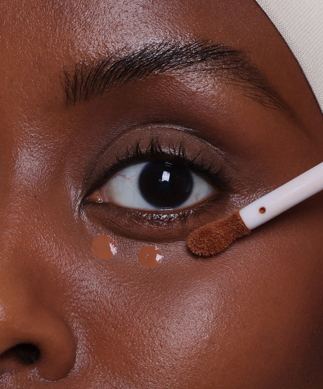 | desc:  | text: light Anisa wears shade 19W