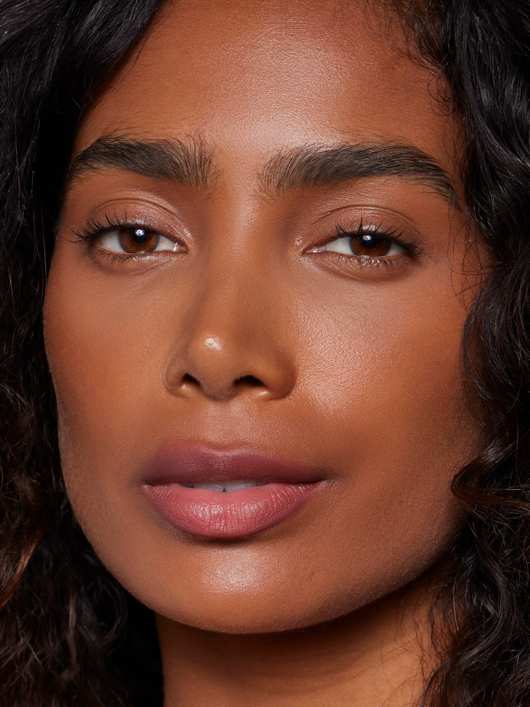 Karina wears Blur Liner in shade Mauve
