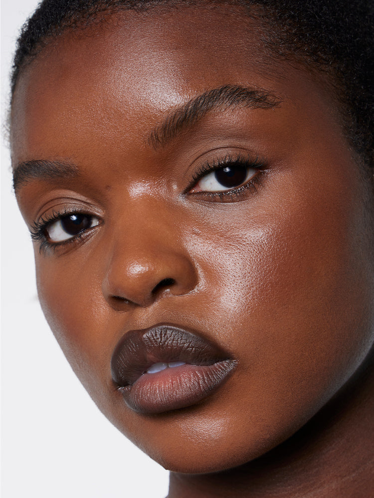 Angela wears Blur Liner in shade Teak